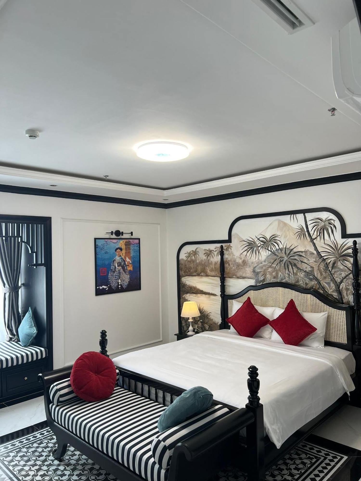 Mercy Emerald Hotel