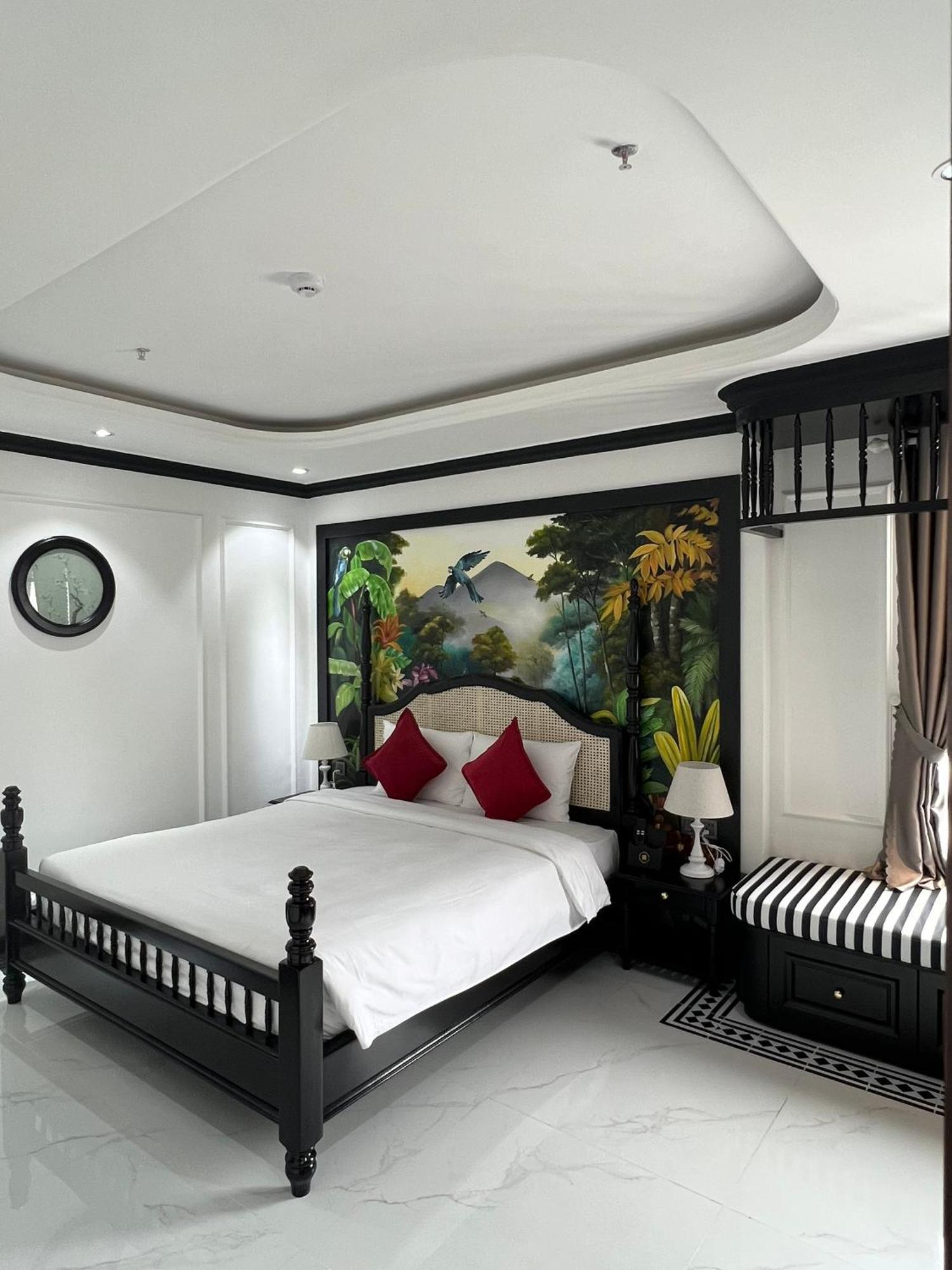 Hotel Mercy Emerald