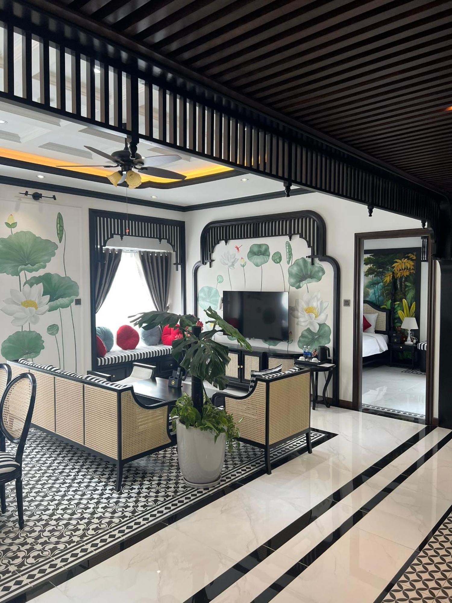 Mercy Emerald Hotel 4*