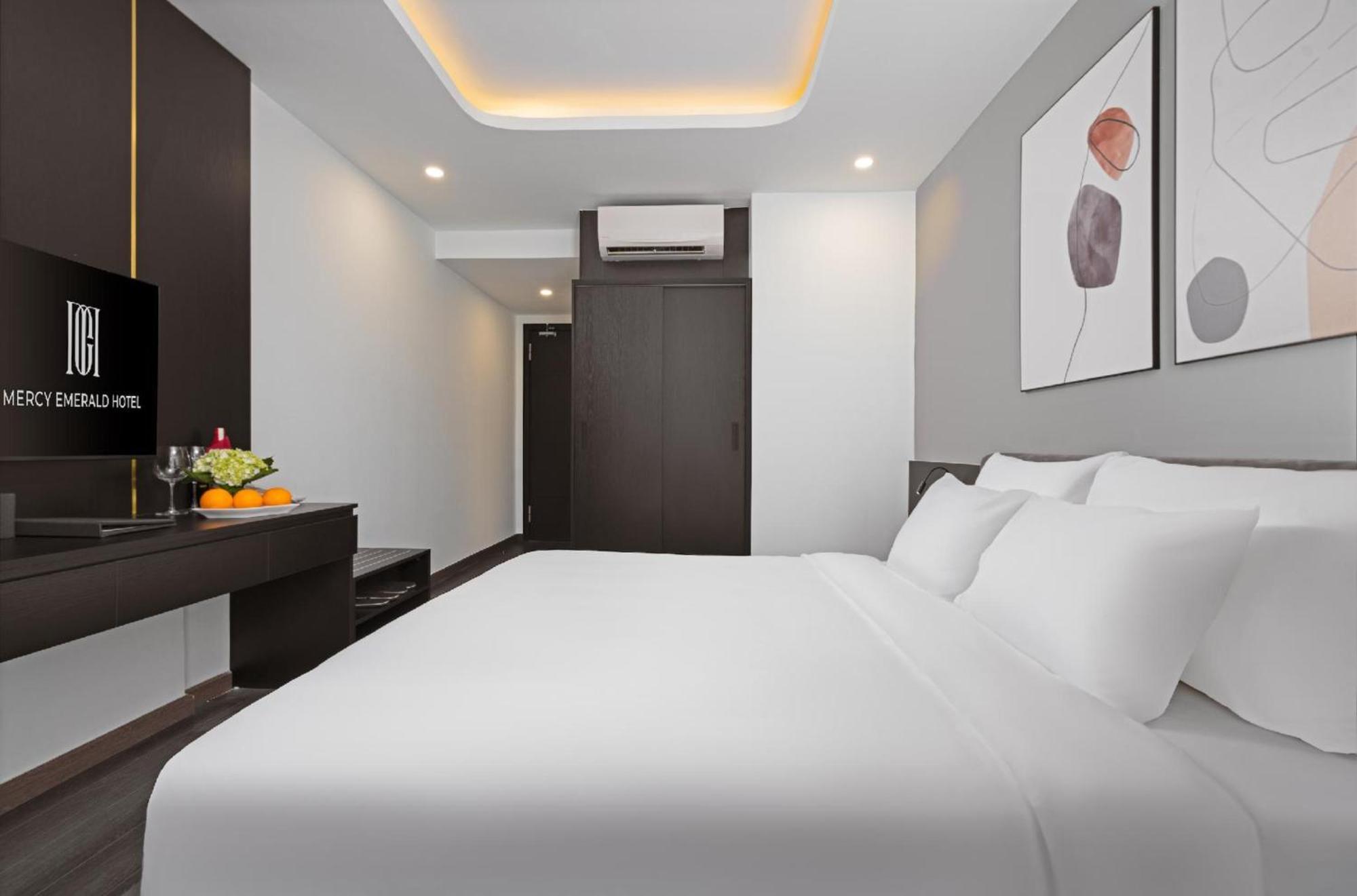 Hotel Mercy Emerald